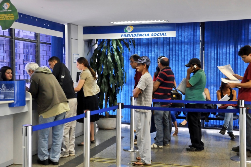 Atendimento a beneficiários e pensionistas do INSS