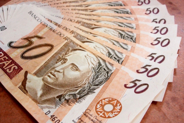 Notas de cinquenta reais