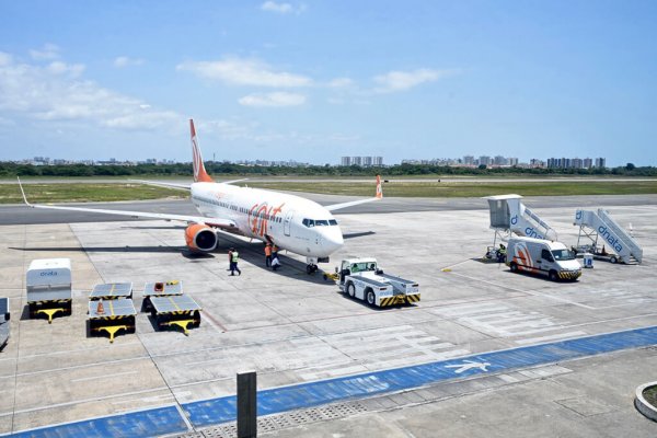 Avião estacionado no Aeroporto de Aracaju