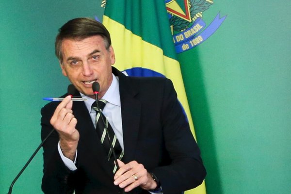 bolsonaro caneta