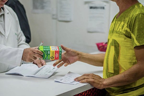 Paciente recebendo medicamento