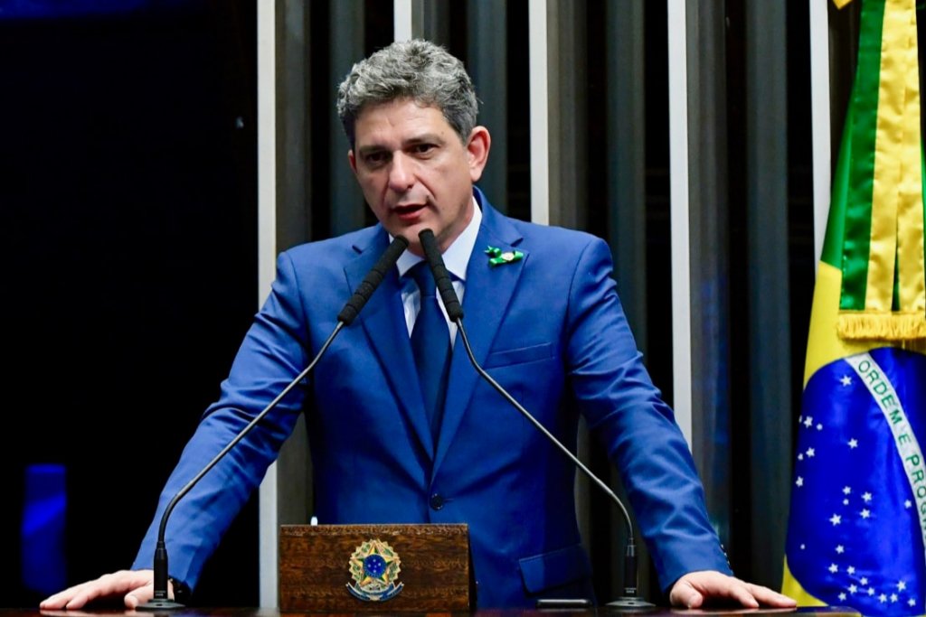 Em discurso, à tribuna, senador Rogério Carvalho Santos (PT-SE).
