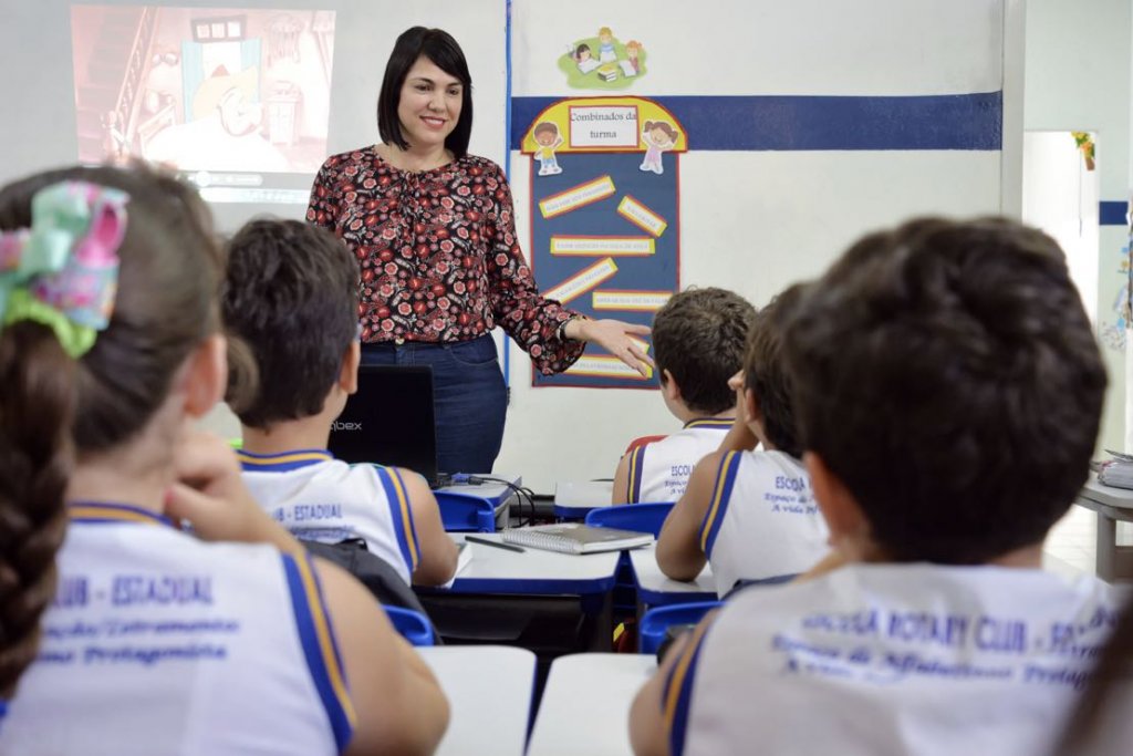 professor alunos sala aula