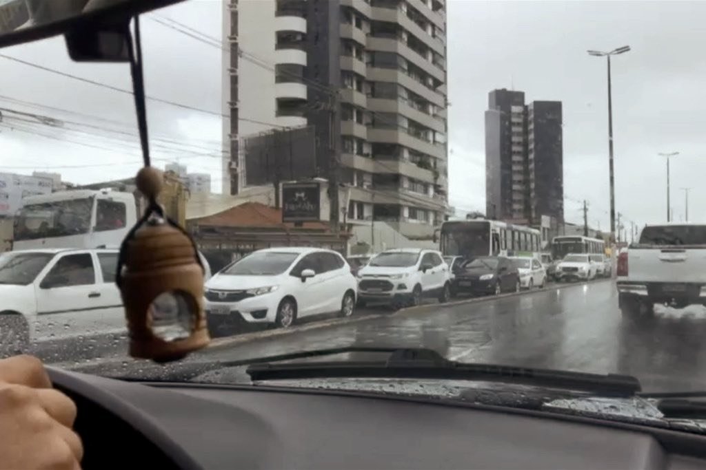 trafego beira mar