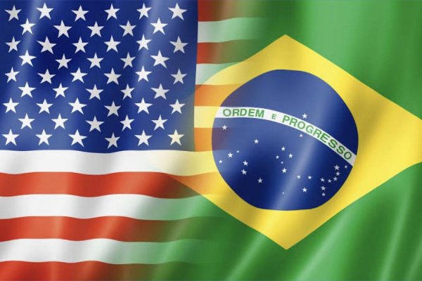 Bandeiras dos EUA e Brasil