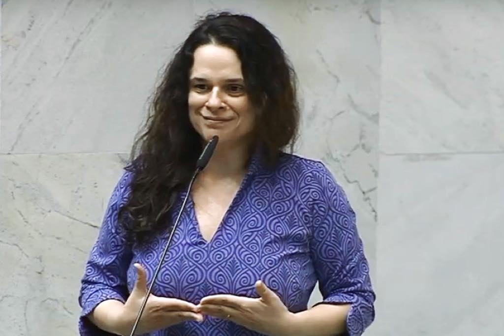 Vídeo: Janaína cobra saída de Bolsonaro 1 janaina paschoal