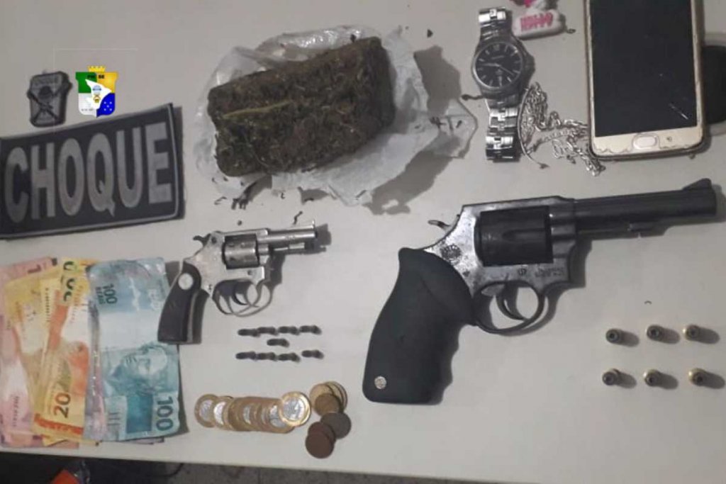 armas dinheiro policia maio 2020