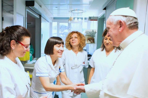 papa francisco enfermeiras