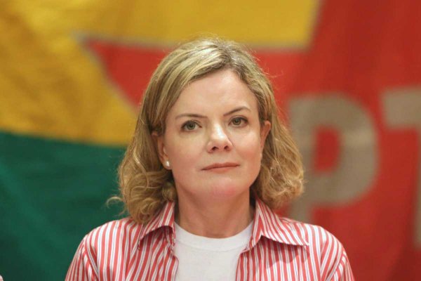 Lula nomeia Gleisi Hoffmann