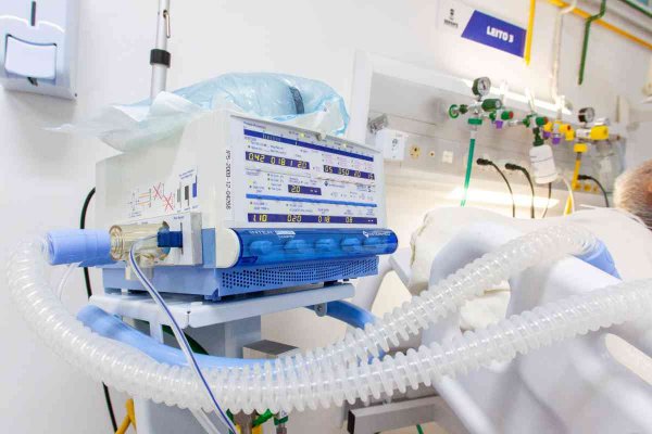 respirador uti hospital