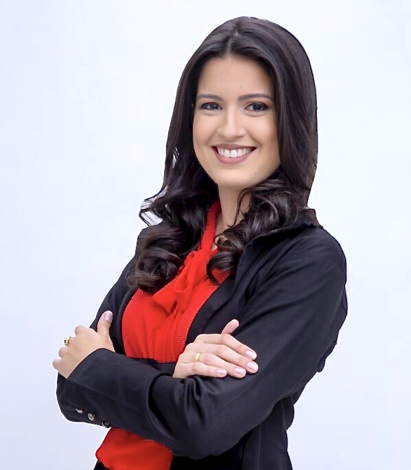 caroline virgens advogada vertical