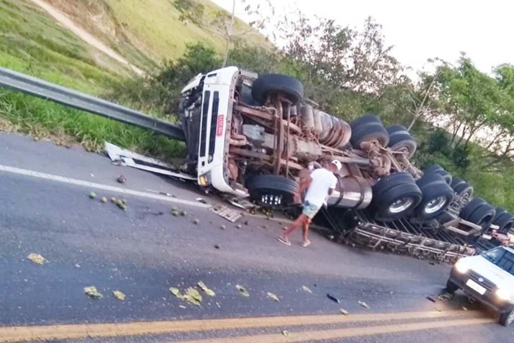 carreta acidente 171020