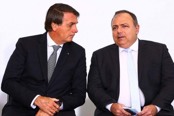 Jair Bolsonaro e o ex-ministro Eduardo Pazuello
