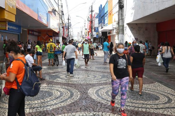 cidadaos pessoas calcadao aracaju
