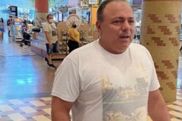pazuello shopping 25 abr 2021