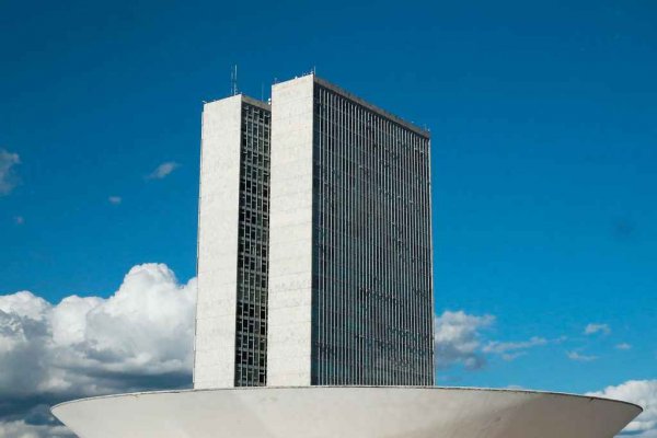 Cúpula maior, voltada para cima, abriga o Plenário da Câmara dos Deputados