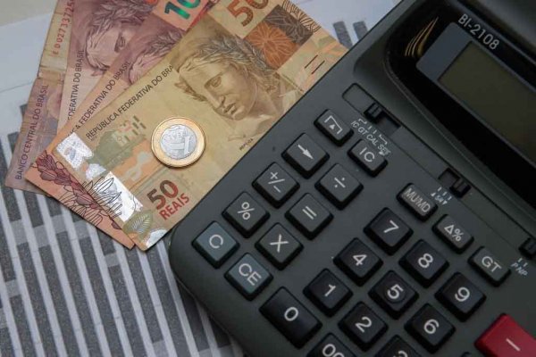 Calculadora e dinheiro