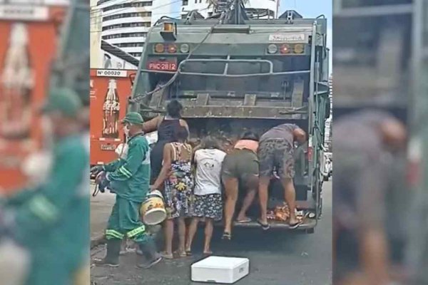 pessoas catam comida lixo out 2021