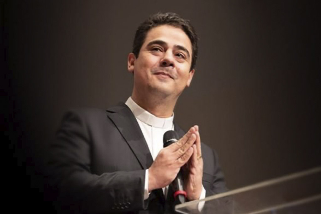 Padre Robson Divino Pai Eterno