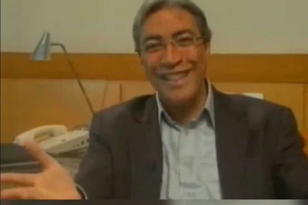 deda sorrindo