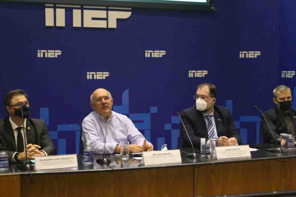 ministro milton ribeiro enem 2021