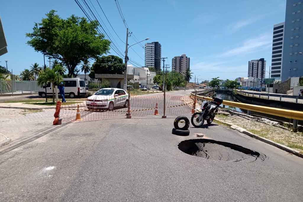 Cratera Anisio Azevedo