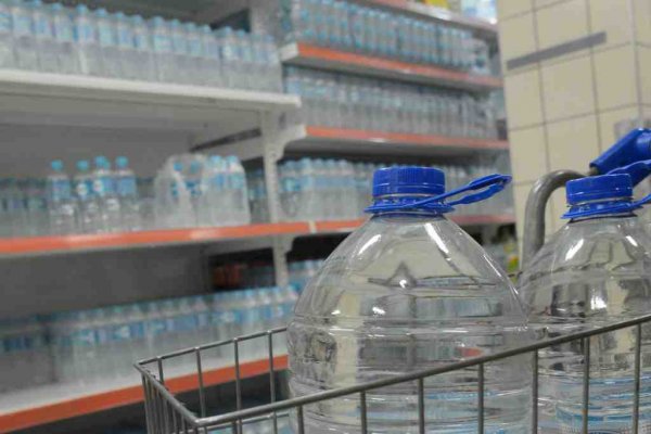 agua supermercado carrinho compras