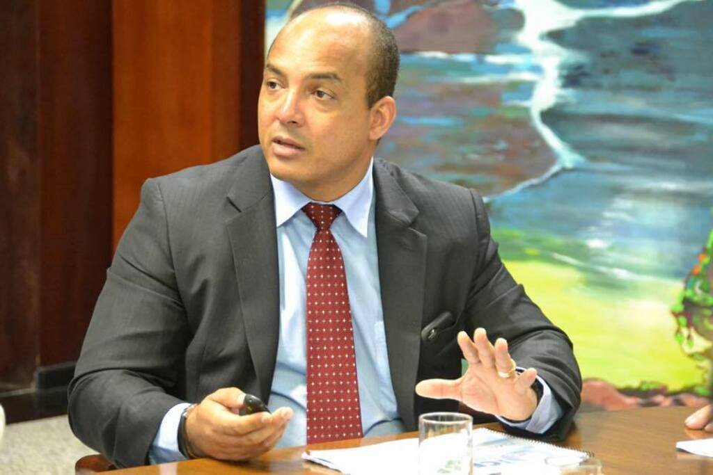 Dr. Adir Machado