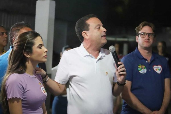 yandra andre moura 20 ago 22