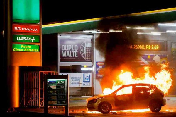 carro incendiado vandalos df 12 dez 2022