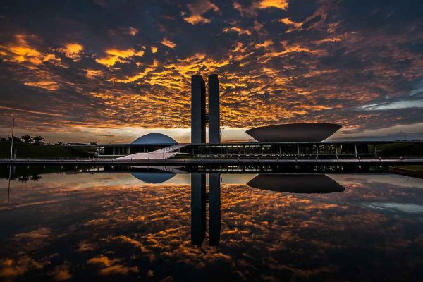 Congresso Nacional ao entardecer, em Brasília