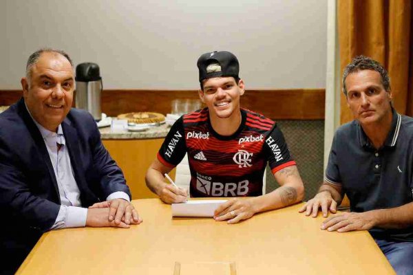 lateral flamengo ayrton lucas