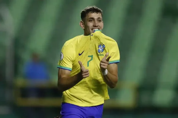 Stenio celebra gol jan 2023