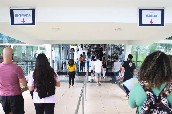 estudantes enem prova universidade