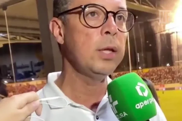 Governador Fábio Mitidieri dando entrevista