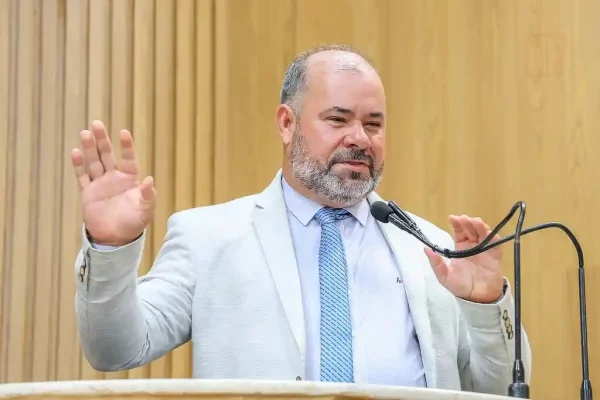 Isac Silveira Abr 2023