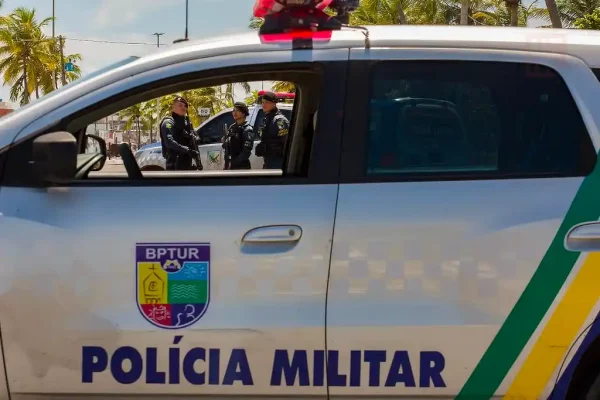 Agentes do Batalhão de Policiamento Turístico (BPTur)