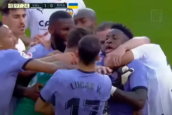 Vini Jr confusao jogo mai 2023