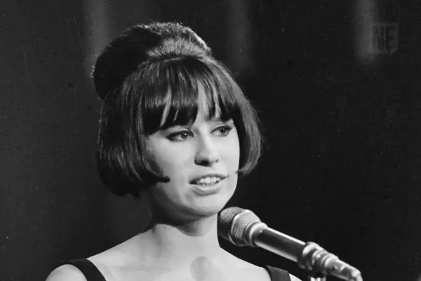 Astrud Gilberto cantora