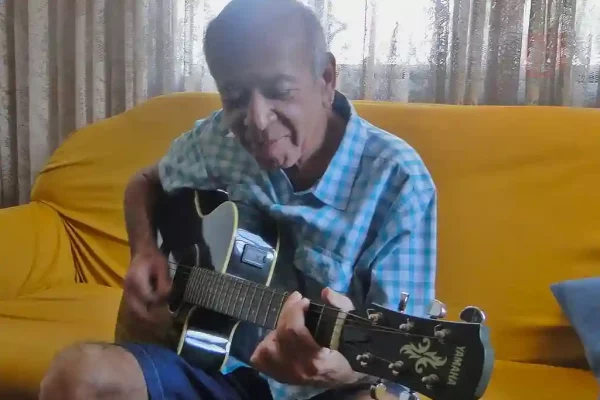 Carlos Moura cantor