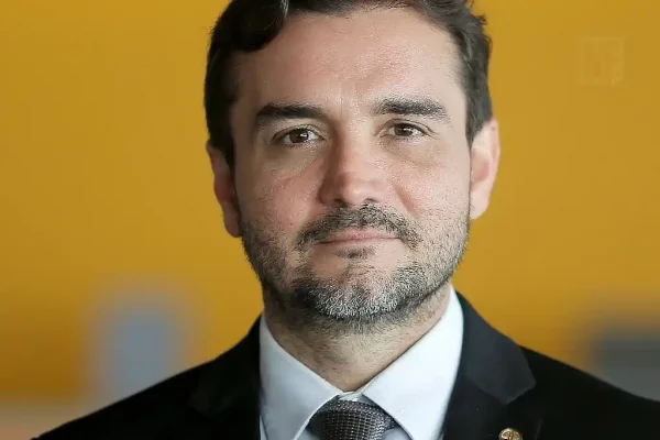 Ministro do Turismo Celso Sabino