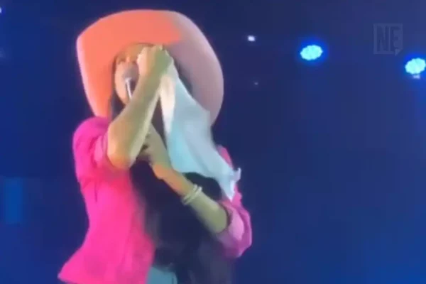 cantora Ana Castela chora jun 23