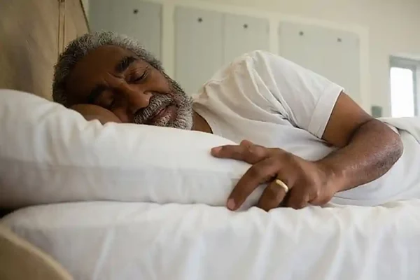 homem dormindo sono