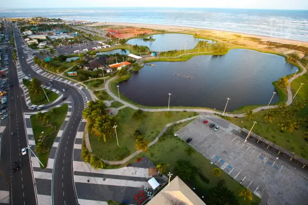 Vista aérea da Orla de Atalaia, em Aracaju