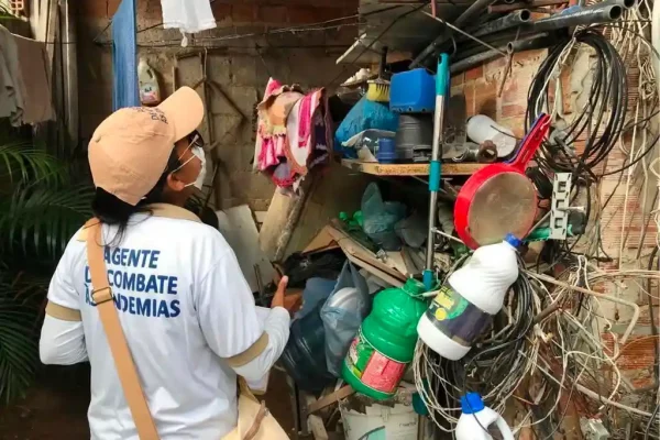 Agente de Endemias no combate ao mosquito transmissor de doenças como dengue, zika e chikungunya