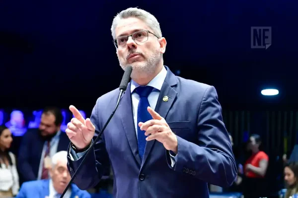 Senador Alessandro Vieira em discurso no Senado Federal, em Brasília