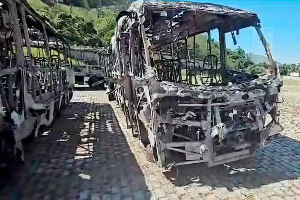 onibus atacados rio out 23