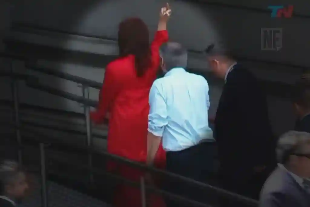 Cristina Kirchner dedo Milei dez 23