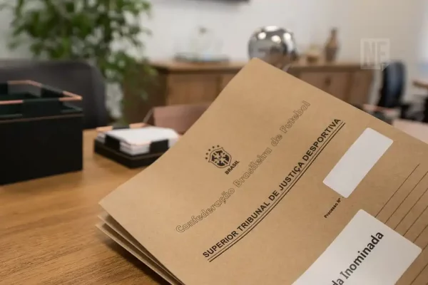 Pasta com documentos no Superior Tribunal de Justiça Desportiva do Futebol