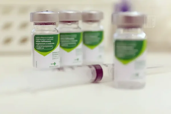 Vacina influenza trivalente